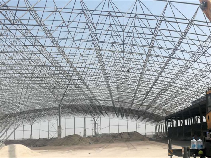 ?？陧n城鋼廠料倉網架工程